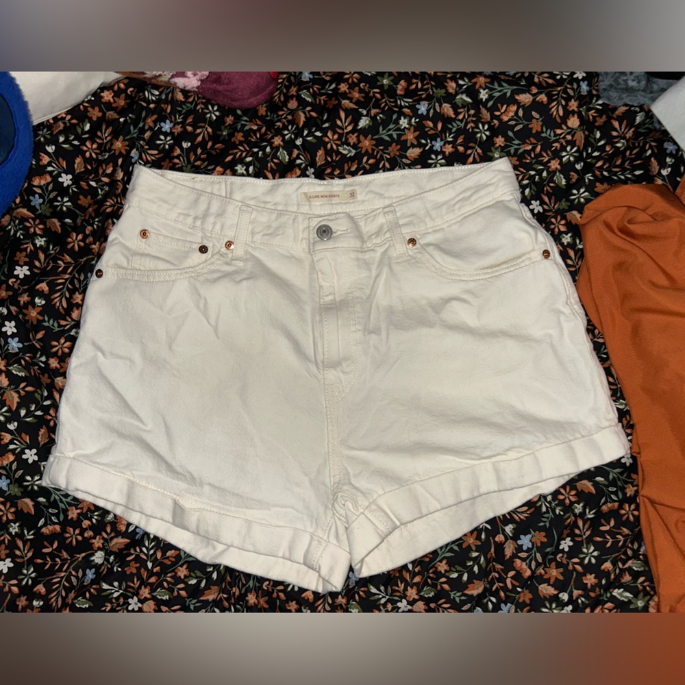 Levi's Cream Jean Shorts